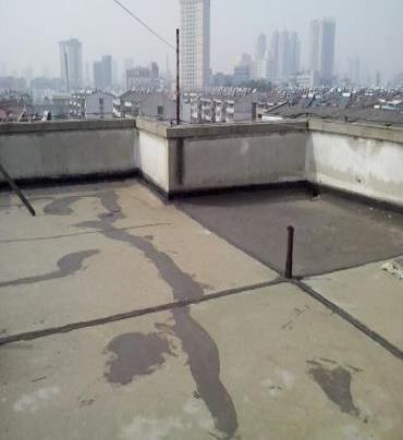 富锦漏水维修 楼顶漏水是什么原因，楼顶漏水维修方法是什么?