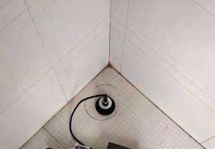 {富锦}卫生间漏水维修之淋浴房石基地面衔接处注浆推荐个靠谱的商家，推荐诚匠小爱修缮